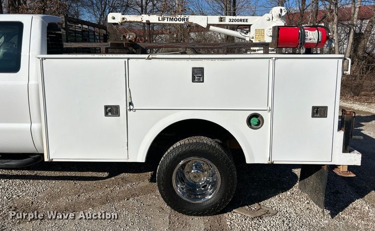 image for item ET6851 2009 Ford  F350 Super Duty  Ext. Cab utility bed pickup truck