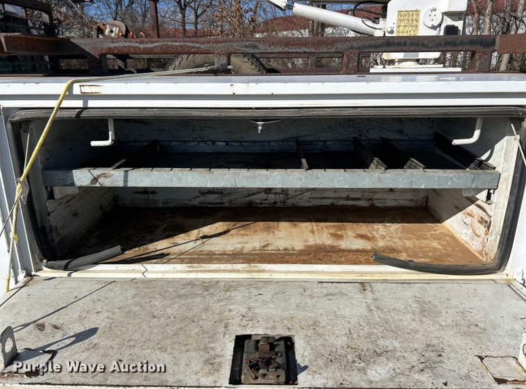 image for item ET6851 2009 Ford  F350 Super Duty  Ext. Cab utility bed pickup truck