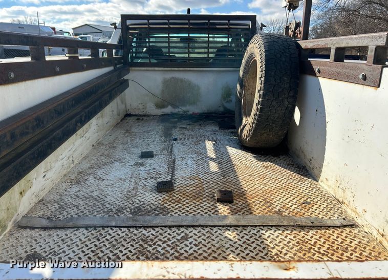 image for item ET6851 2009 Ford  F350 Super Duty  Ext. Cab utility bed pickup truck