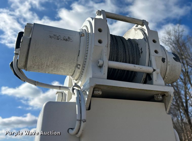 image for item ET6851 2009 Ford  F350 Super Duty  Ext. Cab utility bed pickup truck