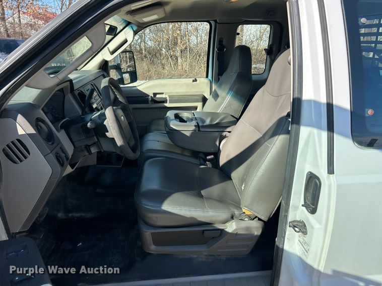 image for item ET6851 2009 Ford  F350 Super Duty  Ext. Cab utility bed pickup truck