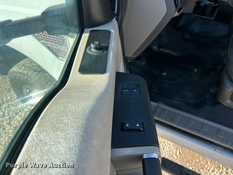 image for item ET6851 2009 Ford  F350 Super Duty  Ext. Cab utility bed pickup truck