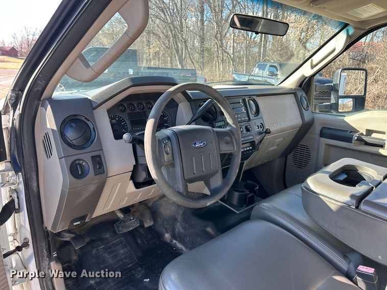 image for item ET6851 2009 Ford  F350 Super Duty  Ext. Cab utility bed pickup truck