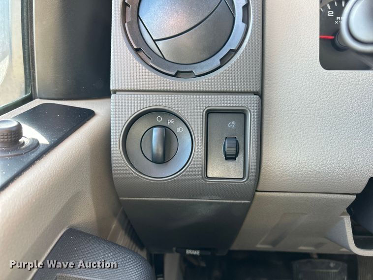 image for item ET6851 2009 Ford  F350 Super Duty  Ext. Cab utility bed pickup truck