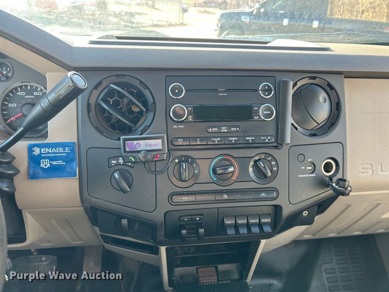 image for item ET6851 2009 Ford  F350 Super Duty  Ext. Cab utility bed pickup truck