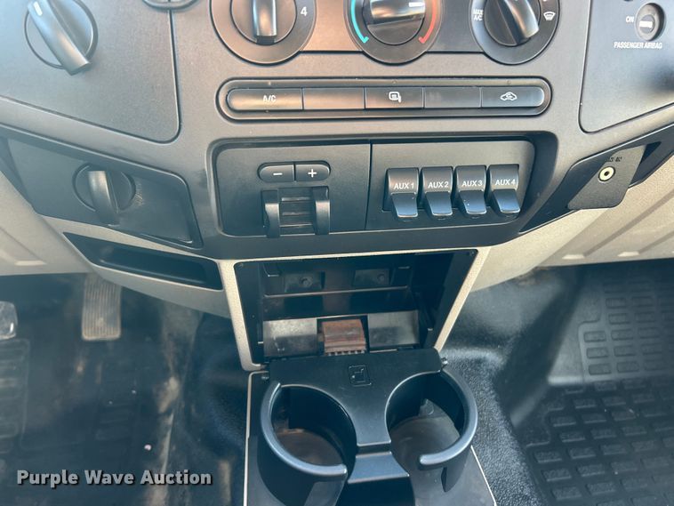 image for item ET6851 2009 Ford  F350 Super Duty  Ext. Cab utility bed pickup truck