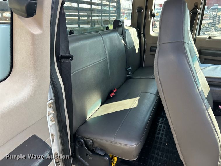 image for item ET6851 2009 Ford  F350 Super Duty  Ext. Cab utility bed pickup truck