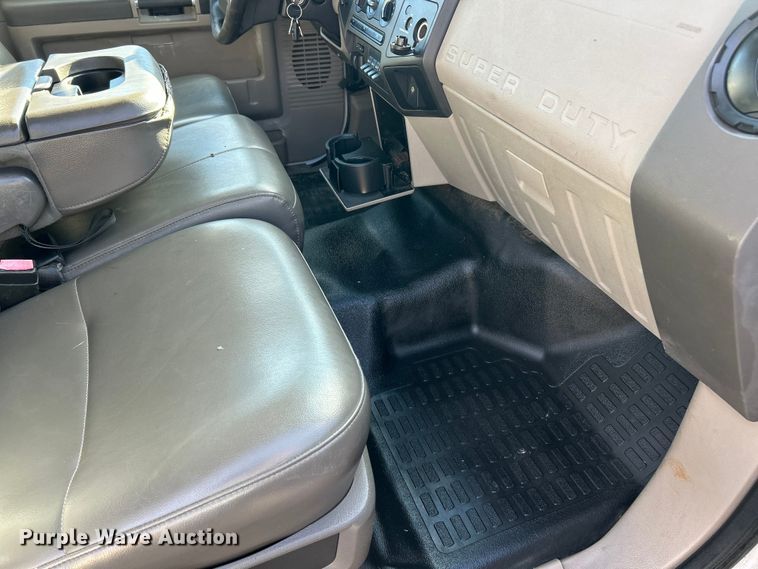 image for item ET6851 2009 Ford  F350 Super Duty  Ext. Cab utility bed pickup truck