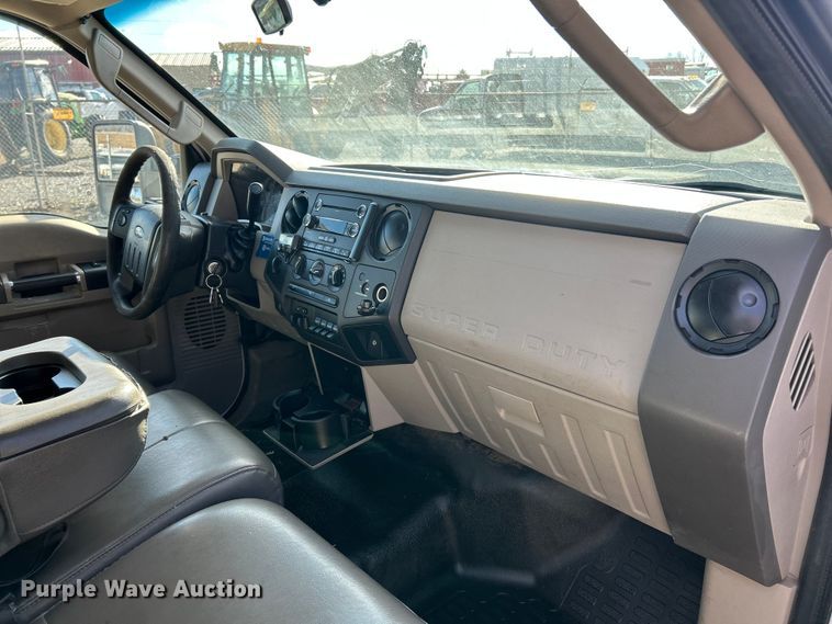 image for item ET6851 2009 Ford  F350 Super Duty  Ext. Cab utility bed pickup truck