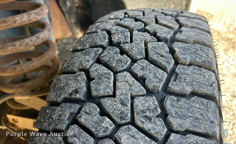 image for item ET6851 2009 Ford  F350 Super Duty  Ext. Cab utility bed pickup truck