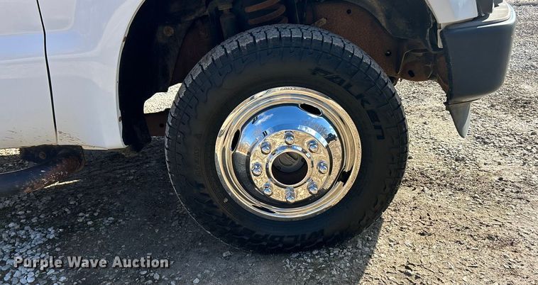 image for item ET6851 2009 Ford  F350 Super Duty  Ext. Cab utility bed pickup truck