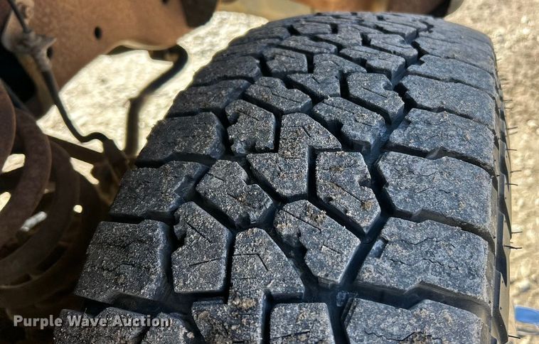 image for item ET6851 2009 Ford  F350 Super Duty  Ext. Cab utility bed pickup truck