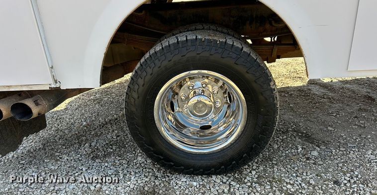 image for item ET6851 2009 Ford  F350 Super Duty  Ext. Cab utility bed pickup truck