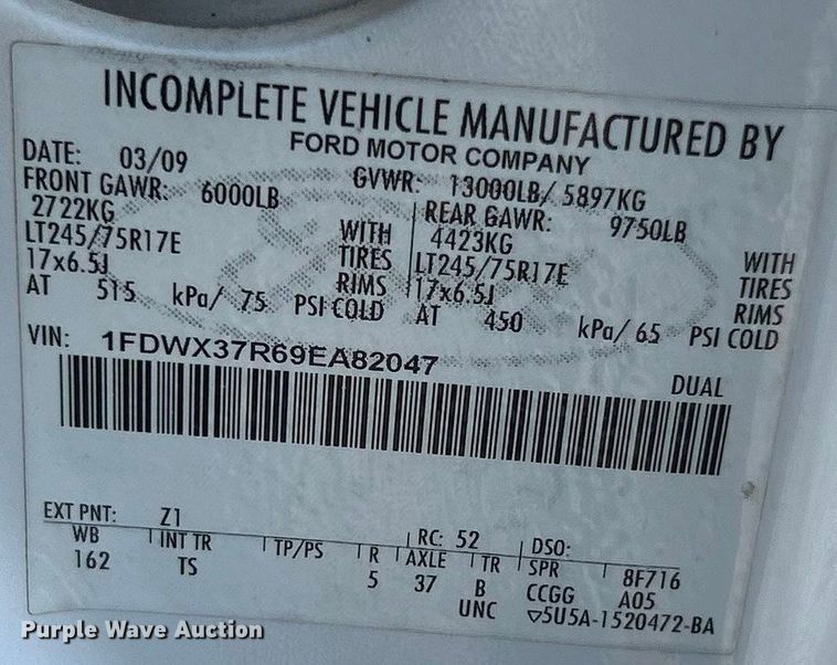 image for item ET6851 2009 Ford  F350 Super Duty  Ext. Cab utility bed pickup truck