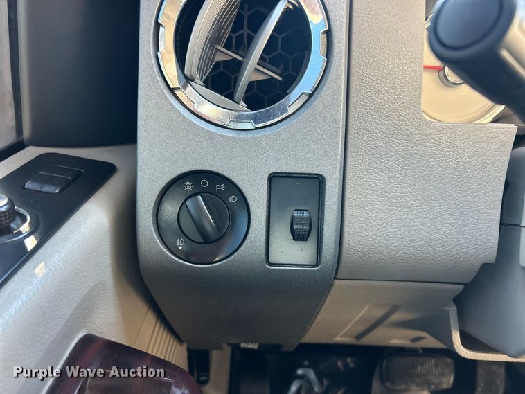 image for item ET6852 2008 Ford F250 Super Duty Crew Cab pickup truck