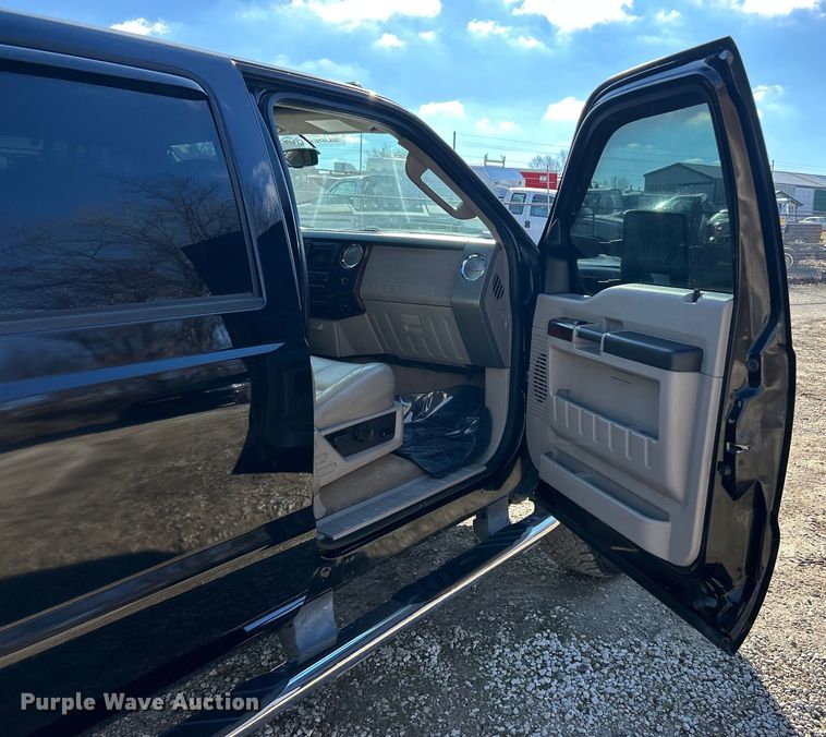 image for item ET6852 2008 Ford F250 Super Duty Crew Cab pickup truck