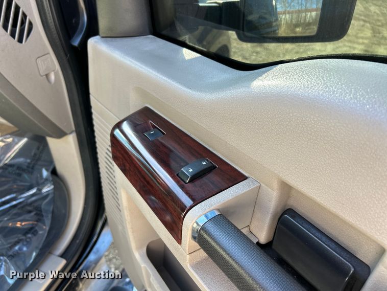 image for item ET6852 2008 Ford F250 Super Duty Crew Cab pickup truck