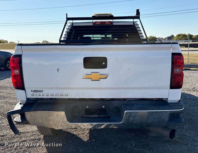 image for item ET7255 2015 Chevrolet Silverado 2500HD Crew Cab pickup truck