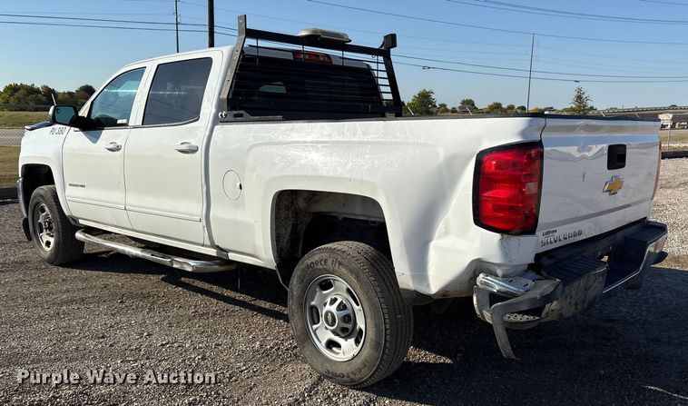 image for item ET7255 2015 Chevrolet Silverado 2500HD Crew Cab pickup truck