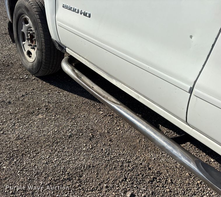 image for item ET7255 2015 Chevrolet Silverado 2500HD Crew Cab pickup truck