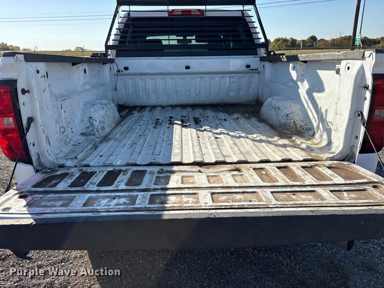 image for item ET7255 2015 Chevrolet Silverado 2500HD Crew Cab pickup truck