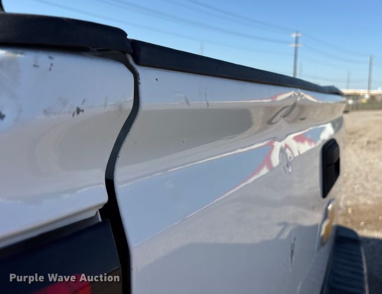 image for item ET7255 2015 Chevrolet Silverado 2500HD Crew Cab pickup truck