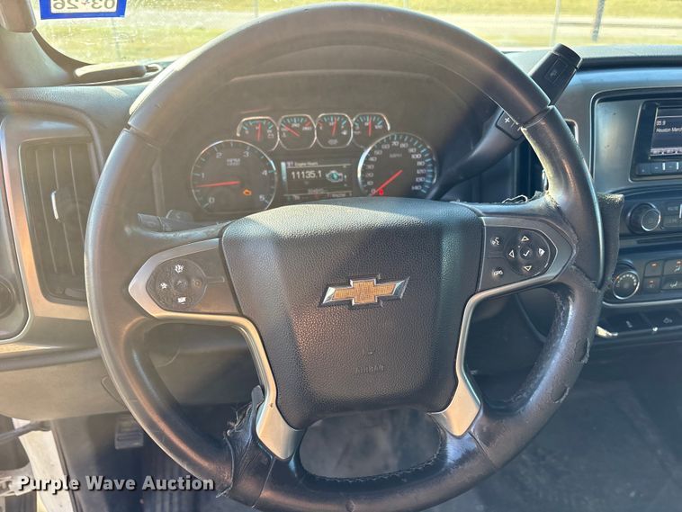 image for item ET7255 2015 Chevrolet Silverado 2500HD Crew Cab pickup truck