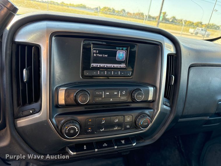 image for item ET7255 2015 Chevrolet Silverado 2500HD Crew Cab pickup truck