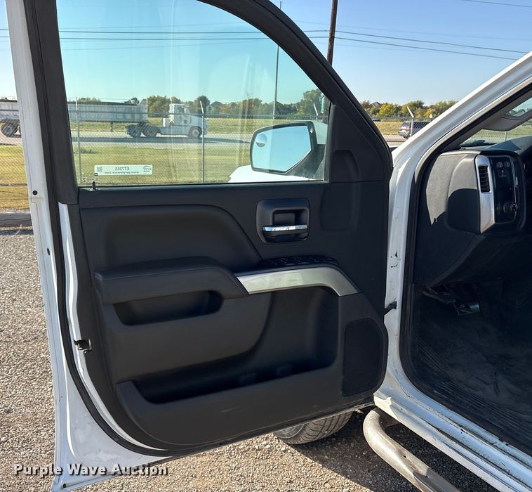 image for item ET7255 2015 Chevrolet Silverado 2500HD Crew Cab pickup truck