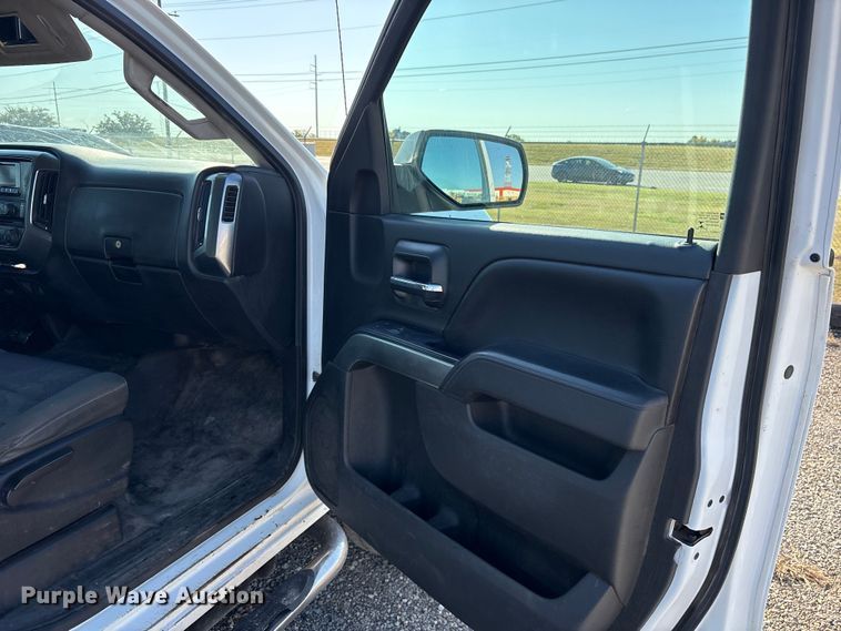 image for item ET7255 2015 Chevrolet Silverado 2500HD Crew Cab pickup truck