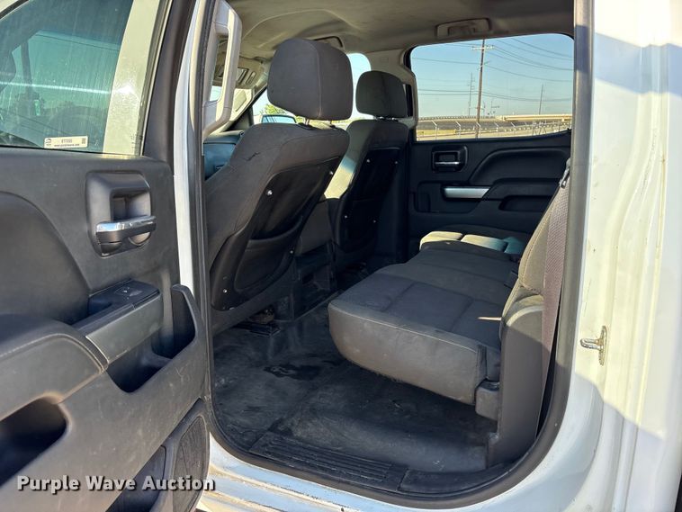 image for item ET7255 2015 Chevrolet Silverado 2500HD Crew Cab pickup truck