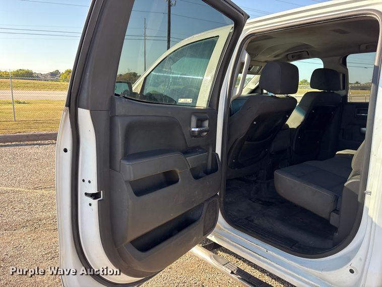 image for item ET7255 2015 Chevrolet Silverado 2500HD Crew Cab pickup truck