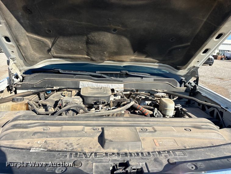 image for item ET7255 2015 Chevrolet Silverado 2500HD Crew Cab pickup truck