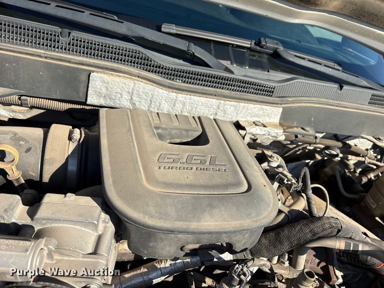 image for item ET7255 2015 Chevrolet Silverado 2500HD Crew Cab pickup truck