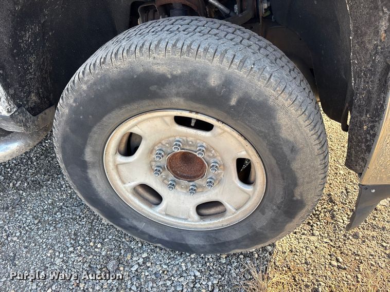 image for item ET7255 2015 Chevrolet Silverado 2500HD Crew Cab pickup truck