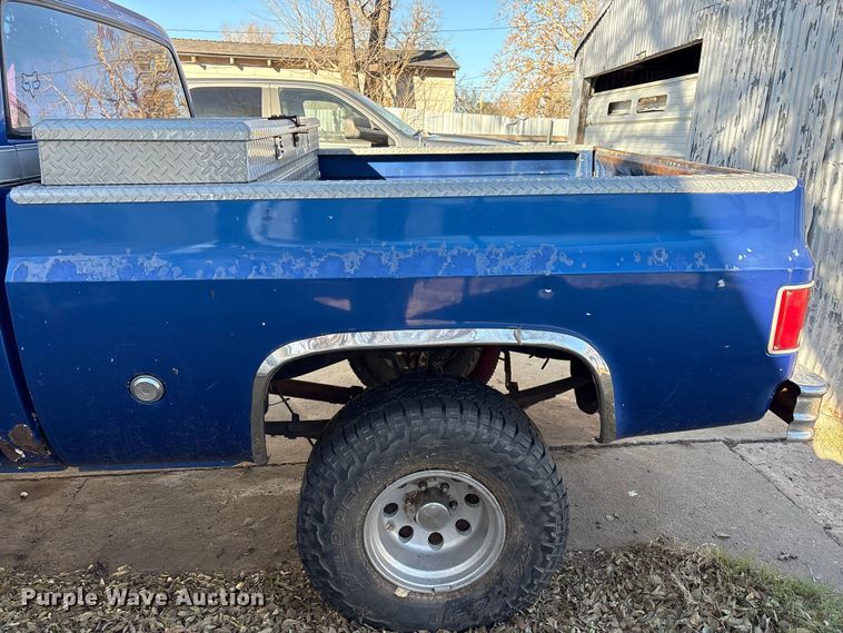 image for item EU4755 1976 Chevrolet K10 pickup truck