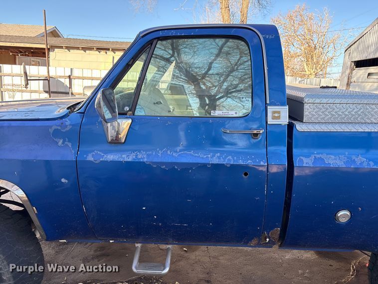 image for item EU4755 1976 Chevrolet K10 pickup truck