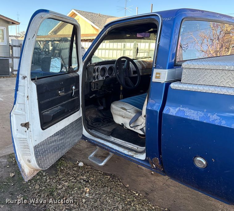 image for item EU4755 1976 Chevrolet K10 pickup truck