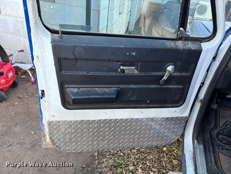 image for item EU4755 1976 Chevrolet K10 pickup truck