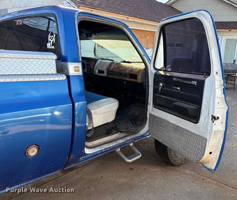 image for item EU4755 1976 Chevrolet K10 pickup truck