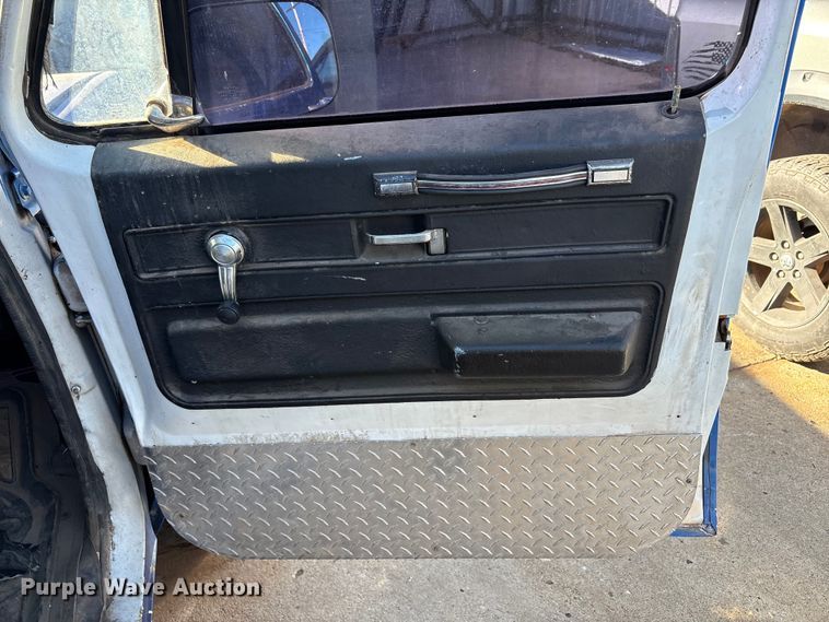 image for item EU4755 1976 Chevrolet K10 pickup truck