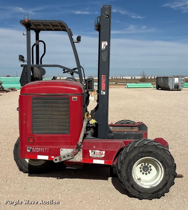 image for item EU4756 2015 Moffett M5501 forklift