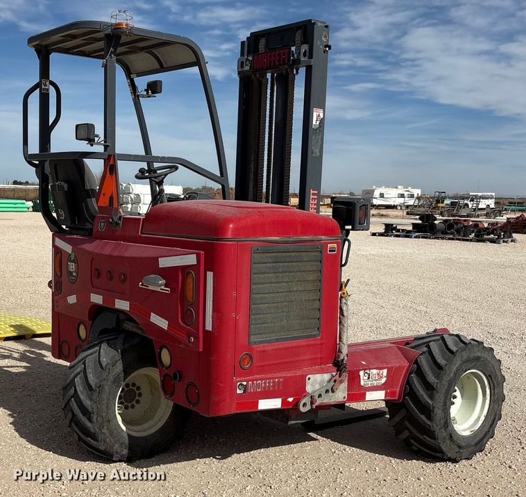 image for item EU4756 2015 Moffett M5501 forklift