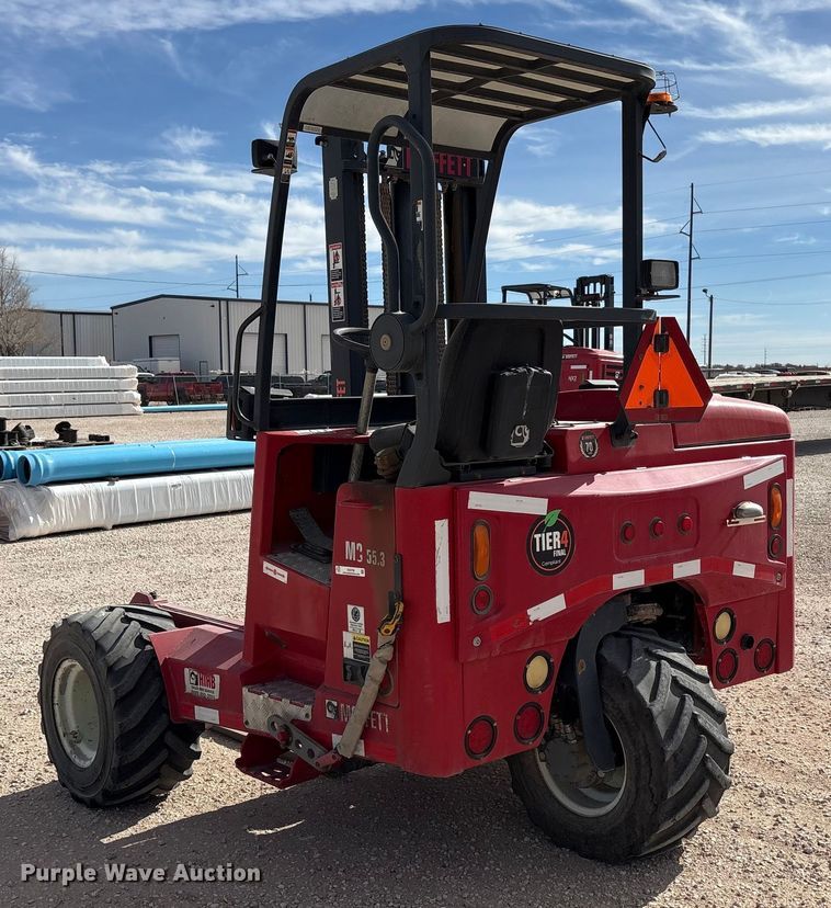 image for item EU4756 2015 Moffett M5501 forklift