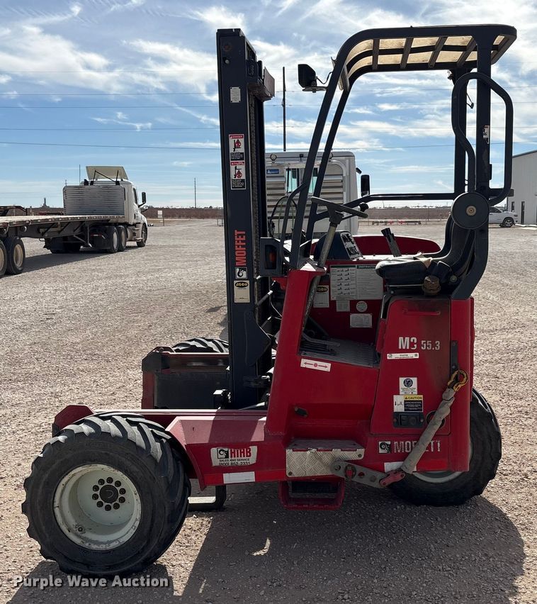 image for item EU4756 2015 Moffett M5501 forklift