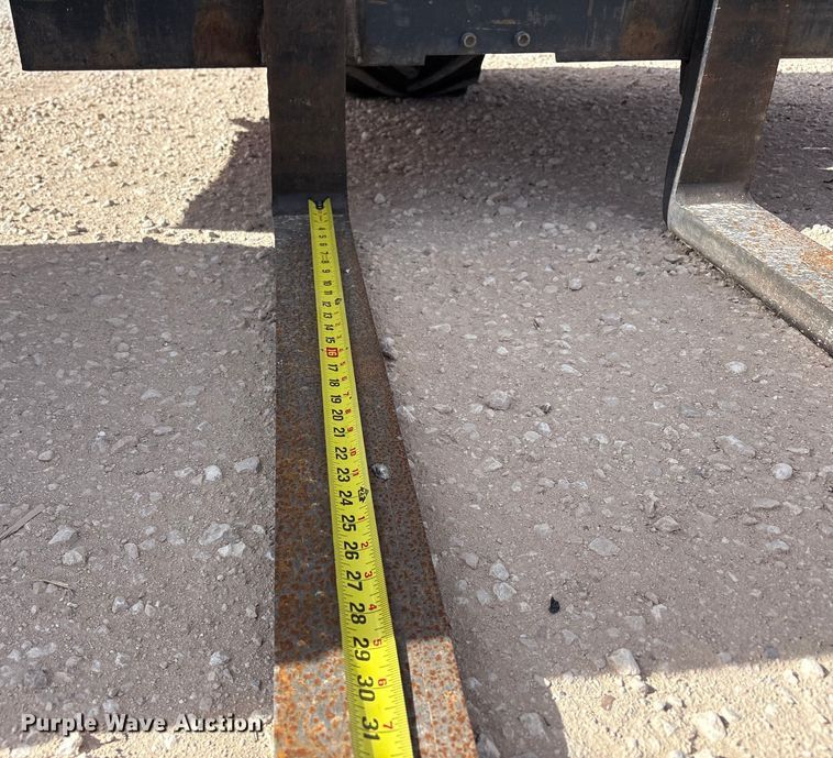 image for item EU4756 2015 Moffett M5501 forklift