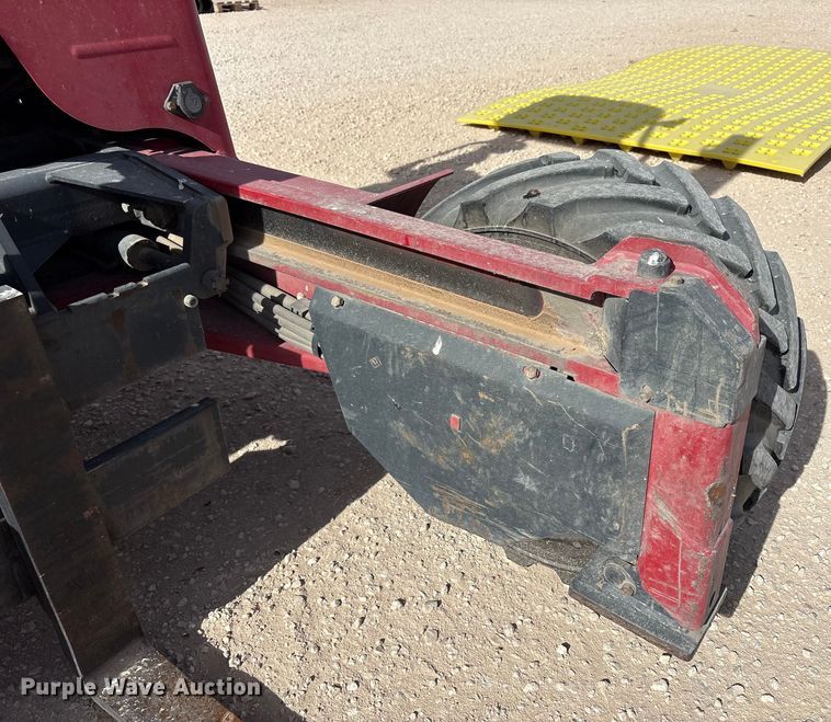 image for item EU4756 2015 Moffett M5501 forklift