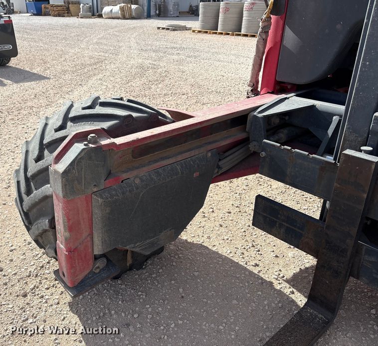 image for item EU4756 2015 Moffett M5501 forklift