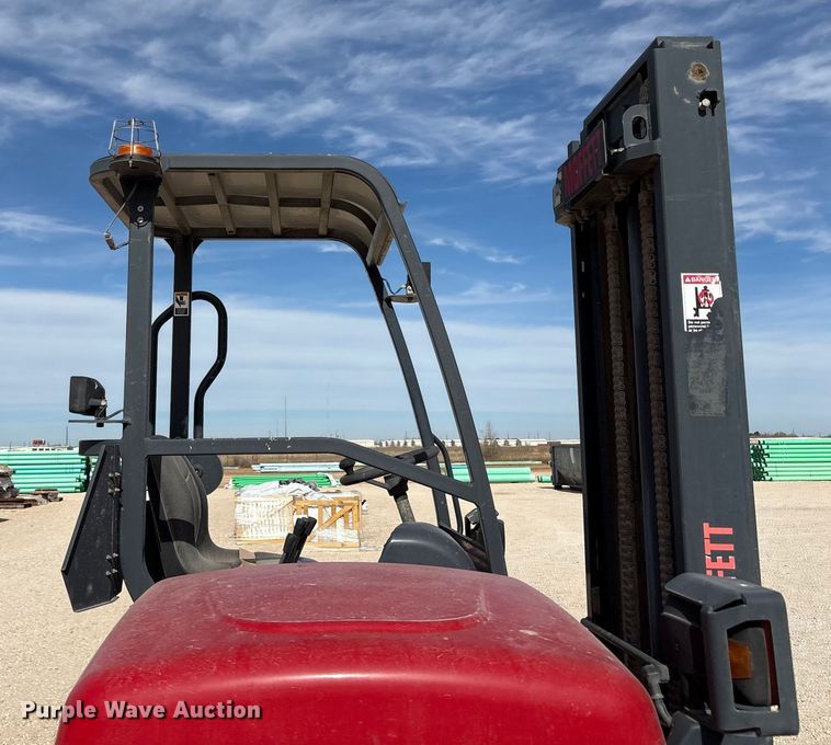 image for item EU4756 2015 Moffett M5501 forklift