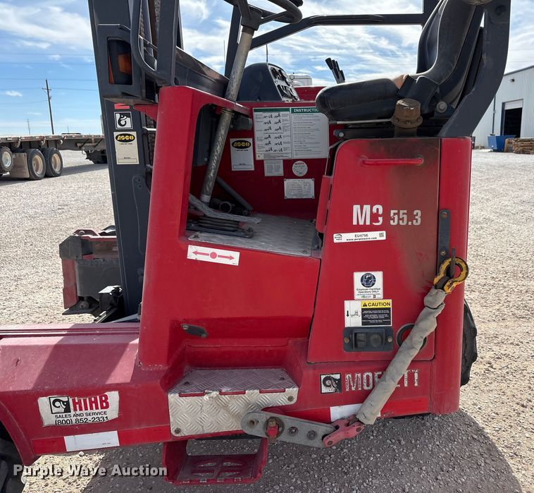 image for item EU4756 2015 Moffett M5501 forklift